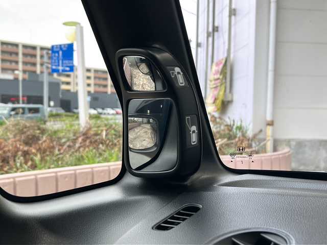 ホンダ Ｎ ＢＯＸ カスタム ターボ SSブラックSパッケージ 静岡県 2017(平29)年 8.2万km クリスタルブラックパール 純正SDナビ/・DVD/・CD/・Bluetooth/・AM/・FM/・ワンセグTV/・iPod/プリクラッシュ/・バックカメラ/・パドルシフト/・クルーズコントロール/・ステアリングリモコン/・両側パワースライドドア/・純正アルミホイール/・純正フロアマット/・キセノンライト/・オートライト/・レザーシート/・ヒートシーター/・プッシュスタート/・スマートキー/・スペアキー/・ETC/・ワンオーナー