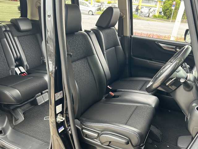 ホンダ Ｎ ＢＯＸ カスタム ターボ SSブラックSパッケージ 静岡県 2017(平29)年 8.2万km クリスタルブラックパール 純正SDナビ/・DVD/・CD/・Bluetooth/・AM/・FM/・ワンセグTV/・iPod/プリクラッシュ/・バックカメラ/・パドルシフト/・クルーズコントロール/・ステアリングリモコン/・両側パワースライドドア/・純正アルミホイール/・純正フロアマット/・キセノンライト/・オートライト/・レザーシート/・ヒートシーター/・プッシュスタート/・スマートキー/・スペアキー/・ETC/・ワンオーナー