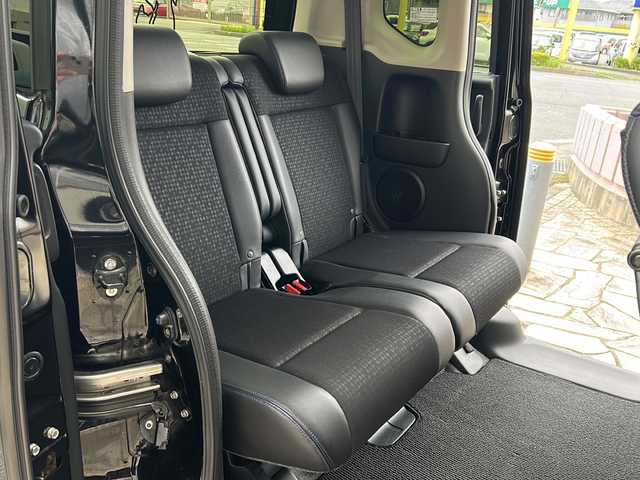 ホンダ Ｎ ＢＯＸ カスタム ターボ SSブラックSパッケージ 静岡県 2017(平29)年 8.2万km クリスタルブラックパール 純正SDナビ/・DVD/・CD/・Bluetooth/・AM/・FM/・ワンセグTV/・iPod/プリクラッシュ/・バックカメラ/・パドルシフト/・クルーズコントロール/・ステアリングリモコン/・両側パワースライドドア/・純正アルミホイール/・純正フロアマット/・キセノンライト/・オートライト/・レザーシート/・ヒートシーター/・プッシュスタート/・スマートキー/・スペアキー/・ETC/・ワンオーナー