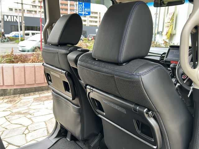 ホンダ Ｎ ＢＯＸ カスタム ターボ SSブラックSパッケージ 静岡県 2017(平29)年 8.2万km クリスタルブラックパール 純正SDナビ/・DVD/・CD/・Bluetooth/・AM/・FM/・ワンセグTV/・iPod/プリクラッシュ/・バックカメラ/・パドルシフト/・クルーズコントロール/・ステアリングリモコン/・両側パワースライドドア/・純正アルミホイール/・純正フロアマット/・キセノンライト/・オートライト/・レザーシート/・ヒートシーター/・プッシュスタート/・スマートキー/・スペアキー/・ETC/・ワンオーナー