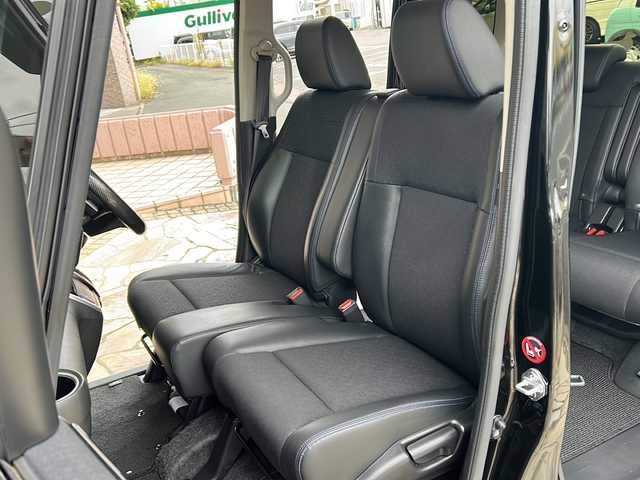 ホンダ Ｎ ＢＯＸ カスタム ターボ SSブラックSパッケージ 静岡県 2017(平29)年 8.2万km クリスタルブラックパール 純正SDナビ/・DVD/・CD/・Bluetooth/・AM/・FM/・ワンセグTV/・iPod/プリクラッシュ/・バックカメラ/・パドルシフト/・クルーズコントロール/・ステアリングリモコン/・両側パワースライドドア/・純正アルミホイール/・純正フロアマット/・キセノンライト/・オートライト/・レザーシート/・ヒートシーター/・プッシュスタート/・スマートキー/・スペアキー/・ETC/・ワンオーナー