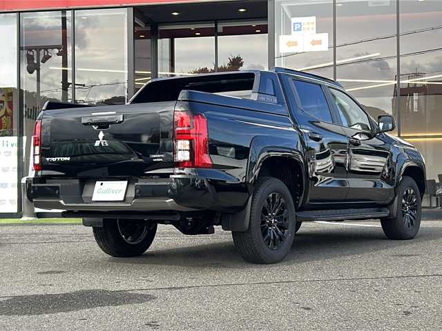 三菱 トライトン GSR 大阪府 2025(令7)年 0.1万km ダイヤモンドブラックマイカ 登録時169km 衝突軽減システム　純正ナビ　フルセグＴＶ　Ｂｌｕｅｔｏｏｔｈ　全方位カメラ　ハーフレザーシート　運転席パワーシート　前席シートヒーター　レーダークルーズコントロール　ステアリングヒーター　　後席サーキュレーター　ＢＳＭ　LEDヘッドライト フロアマット　プッシュスタート　スマートキー　スマートキー　取扱説明書　保証書　