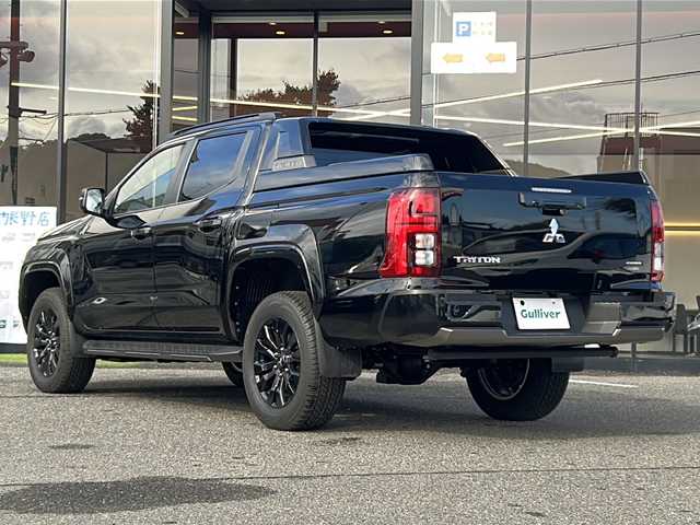 三菱 トライトン GSR 大阪府 2025(令7)年 0.1万km ダイヤモンドブラックマイカ 登録時169km 衝突軽減システム　純正ナビ　フルセグＴＶ　Ｂｌｕｅｔｏｏｔｈ　全方位カメラ　ハーフレザーシート　運転席パワーシート　前席シートヒーター　レーダークルーズコントロール　ステアリングヒーター　　後席サーキュレーター　ＢＳＭ　LEDヘッドライト フロアマット　プッシュスタート　スマートキー　スマートキー　取扱説明書　保証書　