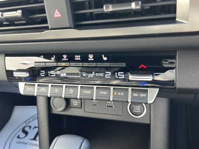 三菱 トライトン GSR 大阪府 2025(令7)年 0.1万km ダイヤモンドブラックマイカ 登録時169km 衝突軽減システム　純正ナビ　フルセグＴＶ　Ｂｌｕｅｔｏｏｔｈ　全方位カメラ　ハーフレザーシート　運転席パワーシート　前席シートヒーター　レーダークルーズコントロール　ステアリングヒーター　　後席サーキュレーター　ＢＳＭ　LEDヘッドライト フロアマット　プッシュスタート　スマートキー　スマートキー　取扱説明書　保証書　