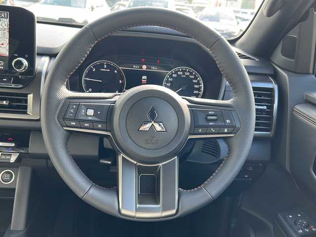 三菱 トライトン GSR 大阪府 2025(令7)年 0.1万km ダイヤモンドブラックマイカ 登録時169km 衝突軽減システム　純正ナビ　フルセグＴＶ　Ｂｌｕｅｔｏｏｔｈ　全方位カメラ　ハーフレザーシート　運転席パワーシート　前席シートヒーター　レーダークルーズコントロール　ステアリングヒーター　　後席サーキュレーター　ＢＳＭ　LEDヘッドライト フロアマット　プッシュスタート　スマートキー　スマートキー　取扱説明書　保証書　