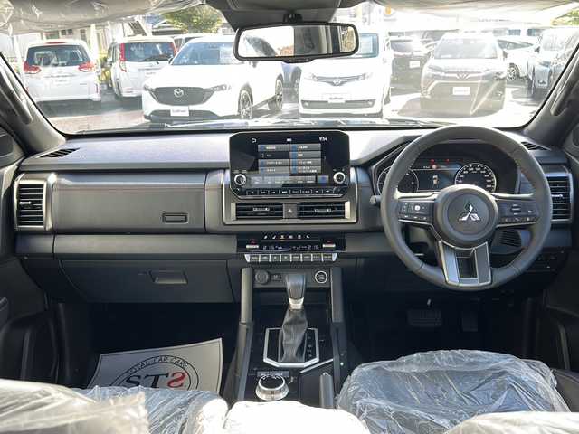 三菱 トライトン GSR 大阪府 2025(令7)年 0.1万km ダイヤモンドブラックマイカ 登録時169km 衝突軽減システム　純正ナビ　フルセグＴＶ　Ｂｌｕｅｔｏｏｔｈ　全方位カメラ　ハーフレザーシート　運転席パワーシート　前席シートヒーター　レーダークルーズコントロール　ステアリングヒーター　　後席サーキュレーター　ＢＳＭ　LEDヘッドライト フロアマット　プッシュスタート　スマートキー　スマートキー　取扱説明書　保証書　