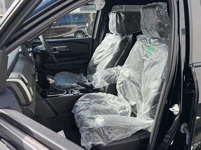 三菱 トライトン GSR 大阪府 2025(令7)年 0.1万km ダイヤモンドブラックマイカ 登録時169km 衝突軽減システム　純正ナビ　フルセグＴＶ　Ｂｌｕｅｔｏｏｔｈ　全方位カメラ　ハーフレザーシート　運転席パワーシート　前席シートヒーター　レーダークルーズコントロール　ステアリングヒーター　　後席サーキュレーター　ＢＳＭ　LEDヘッドライト フロアマット　プッシュスタート　スマートキー　スマートキー　取扱説明書　保証書　