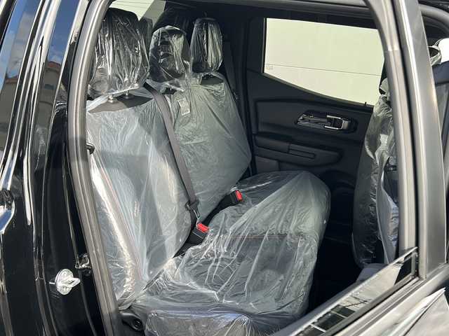 三菱 トライトン GSR 大阪府 2025(令7)年 0.1万km ダイヤモンドブラックマイカ 登録時169km 衝突軽減システム　純正ナビ　フルセグＴＶ　Ｂｌｕｅｔｏｏｔｈ　全方位カメラ　ハーフレザーシート　運転席パワーシート　前席シートヒーター　レーダークルーズコントロール　ステアリングヒーター　　後席サーキュレーター　ＢＳＭ　LEDヘッドライト フロアマット　プッシュスタート　スマートキー　スマートキー　取扱説明書　保証書　