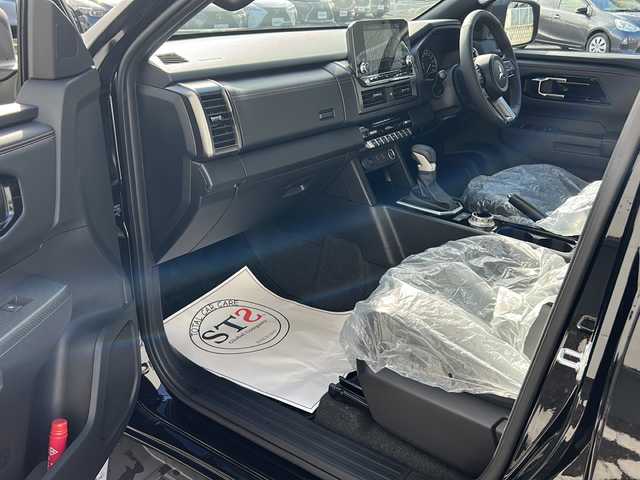 三菱 トライトン GSR 大阪府 2025(令7)年 0.1万km ダイヤモンドブラックマイカ 登録時169km 衝突軽減システム　純正ナビ　フルセグＴＶ　Ｂｌｕｅｔｏｏｔｈ　全方位カメラ　ハーフレザーシート　運転席パワーシート　前席シートヒーター　レーダークルーズコントロール　ステアリングヒーター　　後席サーキュレーター　ＢＳＭ　LEDヘッドライト フロアマット　プッシュスタート　スマートキー　スマートキー　取扱説明書　保証書　