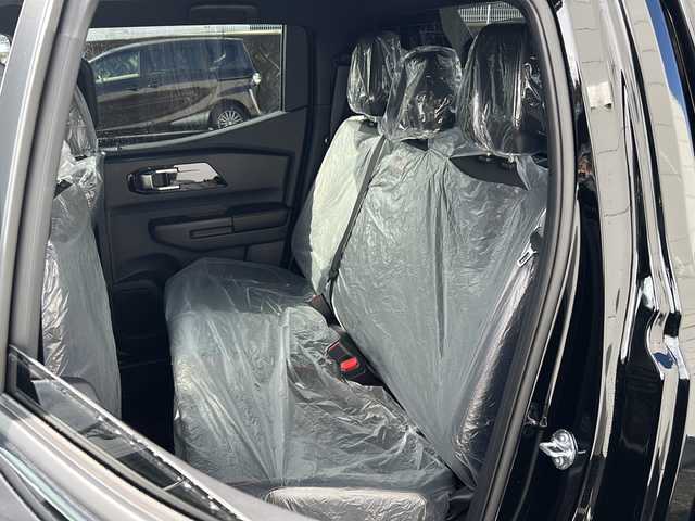 三菱 トライトン GSR 大阪府 2025(令7)年 0.1万km ダイヤモンドブラックマイカ 登録時169km 衝突軽減システム　純正ナビ　フルセグＴＶ　Ｂｌｕｅｔｏｏｔｈ　全方位カメラ　ハーフレザーシート　運転席パワーシート　前席シートヒーター　レーダークルーズコントロール　ステアリングヒーター　　後席サーキュレーター　ＢＳＭ　LEDヘッドライト フロアマット　プッシュスタート　スマートキー　スマートキー　取扱説明書　保証書　