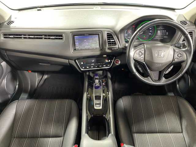 ホンダ ヴェゼル ハイブリッド Z ホンダセンシング 神奈川県 2018(平30)年 7.2万km クリスタルブラックパール 純正メモリーナビゲーション【NR-MZ033】/AM FM フルセグ　Bluetooth　CD DVD　USB　iPod HDMI/ホンダセンシング/アダプティブクルーズコントロール/前席シートヒーター/ビルトインETC/ステアリングスイッチ/電動パーキングブレーキ/プッシュスタート/スマートキー/取扱説明書/LEDヘッドライト/オートライト/オートマチックハイビーム/純正17インチアルミホイル/電動格納ミラー