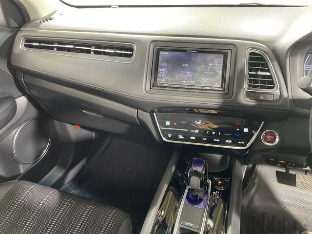 ホンダ ヴェゼル ハイブリッド Z ホンダセンシング 神奈川県 2018(平30)年 7.2万km クリスタルブラックパール 純正メモリーナビゲーション【NR-MZ033】/AM FM フルセグ　Bluetooth　CD DVD　USB　iPod HDMI/ホンダセンシング/アダプティブクルーズコントロール/前席シートヒーター/ビルトインETC/ステアリングスイッチ/電動パーキングブレーキ/プッシュスタート/スマートキー/取扱説明書/LEDヘッドライト/オートライト/オートマチックハイビーム/純正17インチアルミホイル/電動格納ミラー