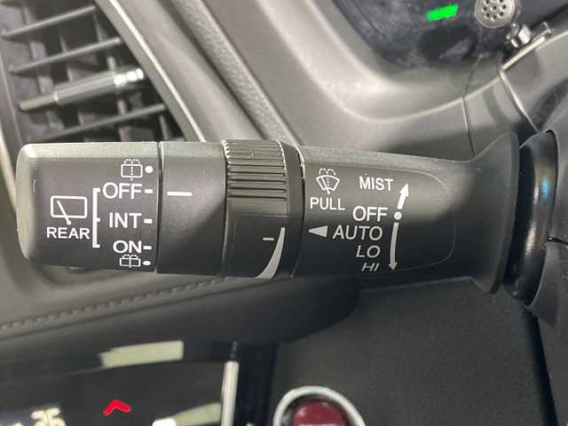 ホンダ ヴェゼル ハイブリッド Z ホンダセンシング 神奈川県 2018(平30)年 7.2万km クリスタルブラックパール 純正メモリーナビゲーション【NR-MZ033】/AM FM フルセグ　Bluetooth　CD DVD　USB　iPod HDMI/ホンダセンシング/アダプティブクルーズコントロール/前席シートヒーター/ビルトインETC/ステアリングスイッチ/電動パーキングブレーキ/プッシュスタート/スマートキー/取扱説明書/LEDヘッドライト/オートライト/オートマチックハイビーム/純正17インチアルミホイル/電動格納ミラー