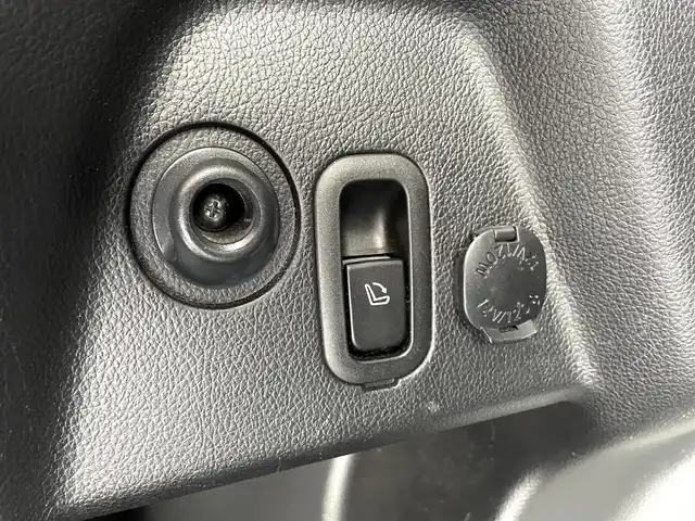 スバル フォレスター 2．0XT アイサイト 三重県 2013(平25)年 8.5万km サテンホワイトパール (株)IDOMが運営する【じしゃロン四日市店】の自社ローン対象車両になります。こちらは現金ご利用時の価格です。自社ローンご希望の方は別途その旨お申付け下さい。/純正SDナビ（CD/DVD/BT/AM/FM）/フルセグTV/衝突軽減システム/レーンキープアシスト/ダウンヒルアシストコントロール/バックカメラ/パワーバックドア/レザーシート/シートヒーター/ドライブレコーダー/前後コーナーセンサー/４WD