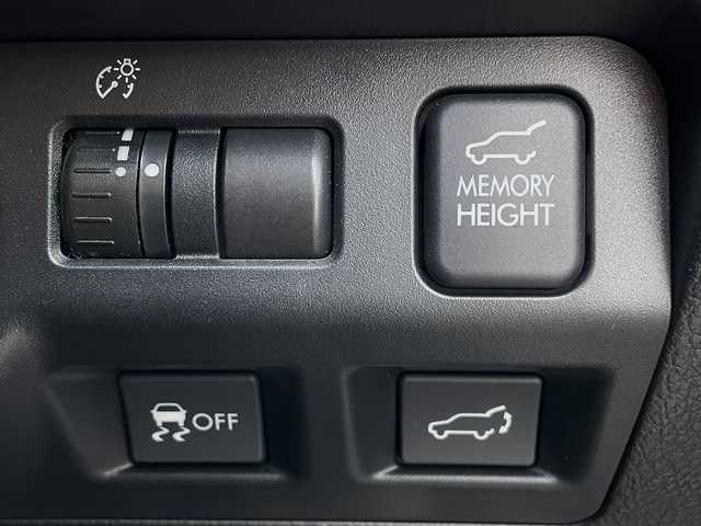 スバル フォレスター 2．0XT アイサイト 三重県 2013(平25)年 8.5万km サテンホワイトパール (株)IDOMが運営する【じしゃロン四日市店】の自社ローン対象車両になります。こちらは現金ご利用時の価格です。自社ローンご希望の方は別途その旨お申付け下さい。/純正SDナビ（CD/DVD/BT/AM/FM）/フルセグTV/衝突軽減システム/レーンキープアシスト/ダウンヒルアシストコントロール/バックカメラ/パワーバックドア/レザーシート/シートヒーター/ドライブレコーダー/前後コーナーセンサー/４WD