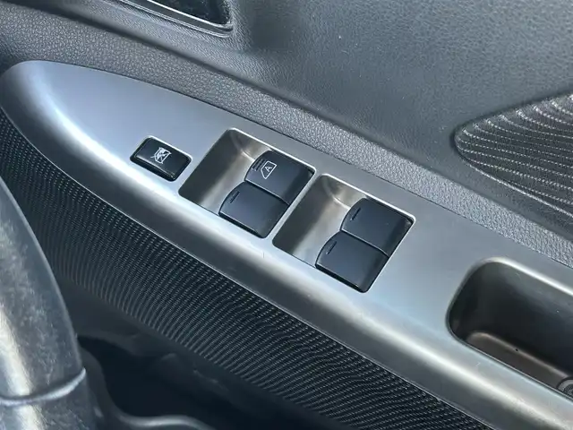 日産 デイズ ルークス ハイウェイスターX 栃木県 2015(平27)年 9.6万km チタニウムグレーメタリック 衝突軽減システム/CD/AUX/AM.FM/アラウンドビューモニター/ETC/本革ステアリング/スマートキー/プッシュスタート/アイドリングストップ/HIDヘッドライト/フォグランプ/オートライト/純正14インチAW/純正フロアマット/電動格納ウィンカーミラー/前方ドラレコ/片側パワースライドドア/ＡＡＣ/ドアバイザー