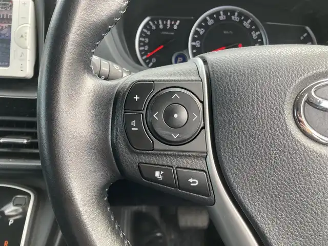 新型ヴォクシーZS煌3 ハイブリッド 純正ステアリング 新車外し