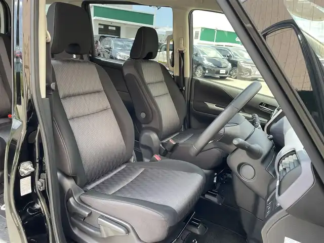 日産 セレナ ハイウェイスター V 東京都 2022(令4)年 7.1万km ダイヤモンドブラック 純正ナビ/アラウンドビューモニター/エマージェンシーブレーキ/車線逸脱警報/ソナー/プロパイロット/ハンズフリーオートスライドドア/ＥＴＣ/ドライブレコーダー/ステアリングスイッチ/スマートキー