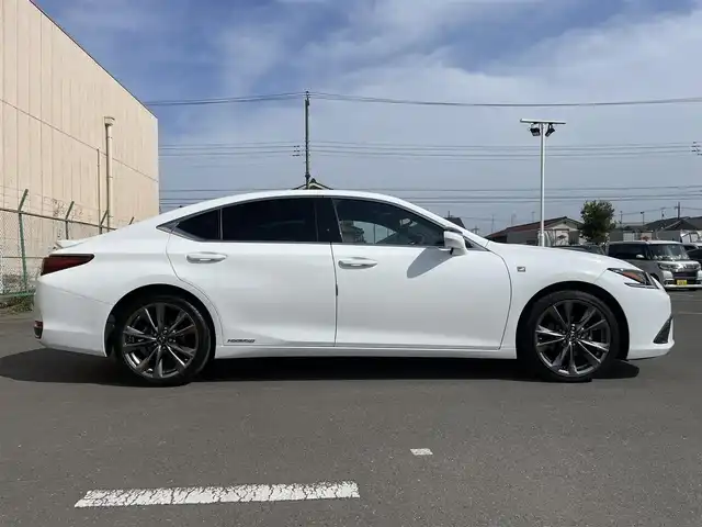 レクサス ＥＳ 300h Fスポーツ 東京都 2019(令1)年 6.1万km ホワイトノーヴァガラスフレーク ムーンルーフ/純正ナビ/バックモニター/プリクラッシュセーフティ/レーンディパーチャー/レーダークルーズ/シートヒーター/シートエアコン/パワーシート/ETC/ドライブレコーダー/スマートキー