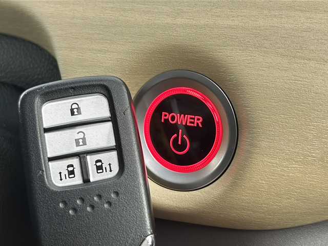 ホンダ フリード ハイブリット G ホンダセンシング 愛知県 2020(令2)年 3.7万km ホワイトオーキッドパール 衝突被害軽減ブレーキ/プッシュスタート/SDナビ/フルセグTV/バックカメラ/ビルトインETC/ドライブレコーダー/両側電動スライドドア/レダークルーズコントロール/アイドリングストップ/Bluetooth接続/LEDヘッドライト/スマートキー/スペアキー１本