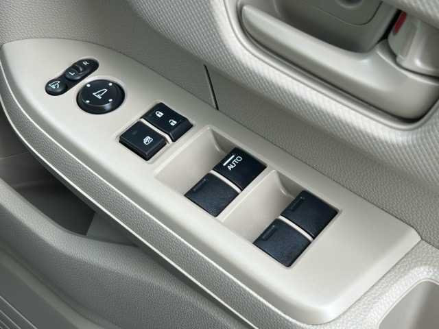 ホンダ Ｎ ＢＯＸ G ホンダセンシング 千葉県 2020(令2)年 4.4万km プラチナホワイトパール 純正ナビ/Bluetooth/CD/バックカメラ/ETC/両側スライドドア/レーンキープアシスト/衝突軽減ブレーキ/車線逸脱警報/標識認識機能/盗難防止装置/オートライト/ウィンカーミラー/プッシュスタートボタン/スマートキー