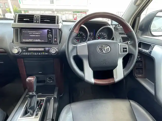 トヨタ ランドクルーザー プラド TX Lパッケージ 青森県 2016(平28)年 5.7万km ホワイトパールクリスタルシャイン 社外１７ＡＷ/7人乗り/純正ＬＥＤヘッドライト/本革シート/（運転席助手席シートヒーター）/純正ＳＤナビフルセグ（ＮＳＺＴ－Ｗ６６Ｔ）/純正１７ＡＷｘ４積み込み/クリアランスソナー/クルーズコントロール/スマートキー（1本）/新車時保証書/取扱説明書