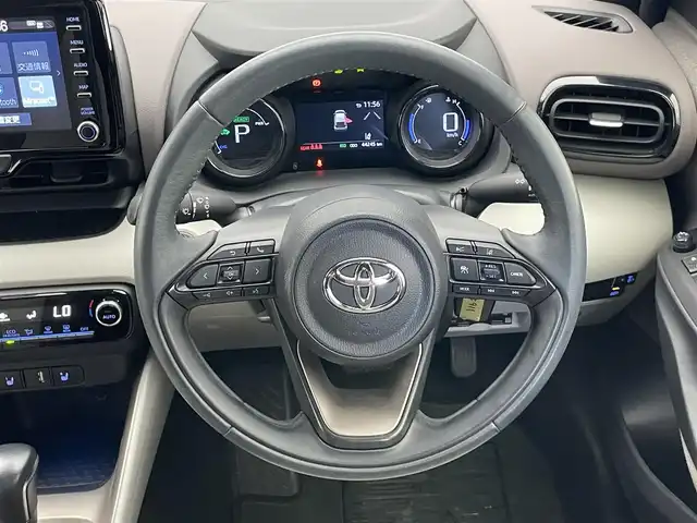 トヨタ ヤリス ハイブリッド Z 愛知県 2020(令2)年 4.5万km センシュアルレッドマイカ 純正ディスプレイ　Ｂｌｕｅｔｏｏｔｈ　ミラキャスト対応　バックカメラ　シートヒーター　純正１６インチＡＷ　ＥＴＣ２．０　前後ドラレコ　セーフティセンス　衝突軽減　追従クルコン　ＬＥＤオートライト　禁煙