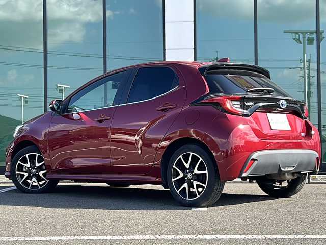 トヨタ ヤリス ハイブリッド Z 福岡県 2020(令2)年 4.5万km センシュアルレッドマイカ 純正ディスプレイ　Ｂｌｕｅｔｏｏｔｈ　ミラキャスト対応　バックカメラ　シートヒーター　純正１６インチＡＷ　ＥＴＣ２．０　前後ドラレコ　セーフティセンス　衝突軽減　追従クルコン　ＬＥＤオートライト　禁煙