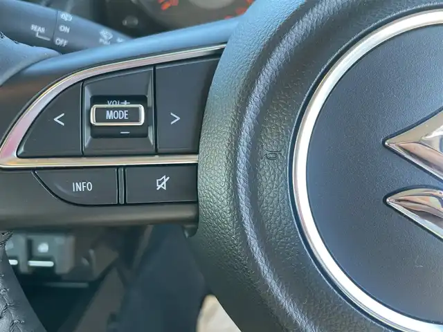 スズキ ジムニー XC 島根県 2024(令6)年 1万km ピュアホワイトP オーディオレス/４WDターボ/クルーズコントロール　/前席シートヒーター　/衝突軽減ブレーキ/レーンキープアシスト　/ダウンヒルアシストコントロール/純正LEDヘッドライト/オートライト/純正16インチアルミホイール/横滑り防止装置/盗難防止装置