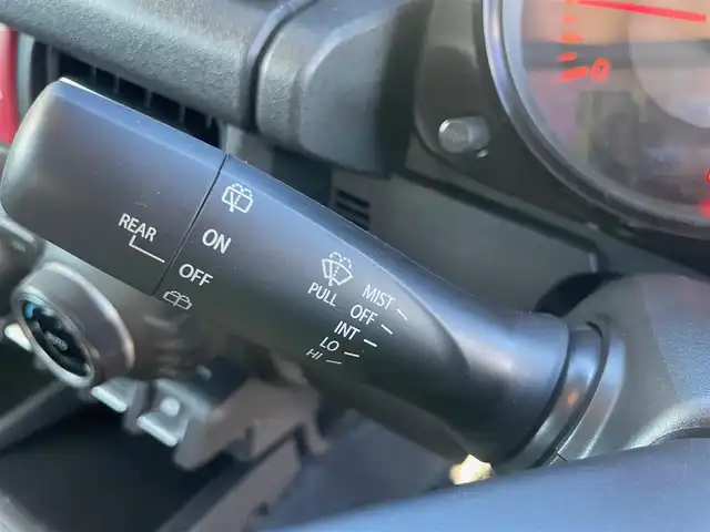 スズキ ジムニー XC 島根県 2024(令6)年 1万km ピュアホワイトP オーディオレス/４WDターボ/クルーズコントロール　/前席シートヒーター　/衝突軽減ブレーキ/レーンキープアシスト　/ダウンヒルアシストコントロール/純正LEDヘッドライト/オートライト/純正16インチアルミホイール/横滑り防止装置/盗難防止装置