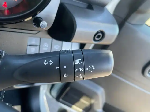 スズキ ジムニー XC 島根県 2024(令6)年 1万km ピュアホワイトP オーディオレス/４WDターボ/クルーズコントロール　/前席シートヒーター　/衝突軽減ブレーキ/レーンキープアシスト　/ダウンヒルアシストコントロール/純正LEDヘッドライト/オートライト/純正16インチアルミホイール/横滑り防止装置/盗難防止装置