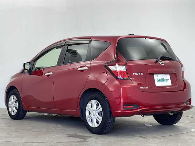 日産 ノート メダリスト X 鹿児島県 2019(平31)年 2.6万km ガーネットレッド 純正ナビ/（CD/DVD/BT/フルセグTV）/レーダークルーズコントロール/エマージェンシーブレーキ/アラウンドビューモニター/デジタルインナーミラー/ハーフレザーシート/アイドリングストップ/オートライト/スマートキー/プッシュスタート/ステアリングスイッチ/ドライブレコーダー/保証書、取説