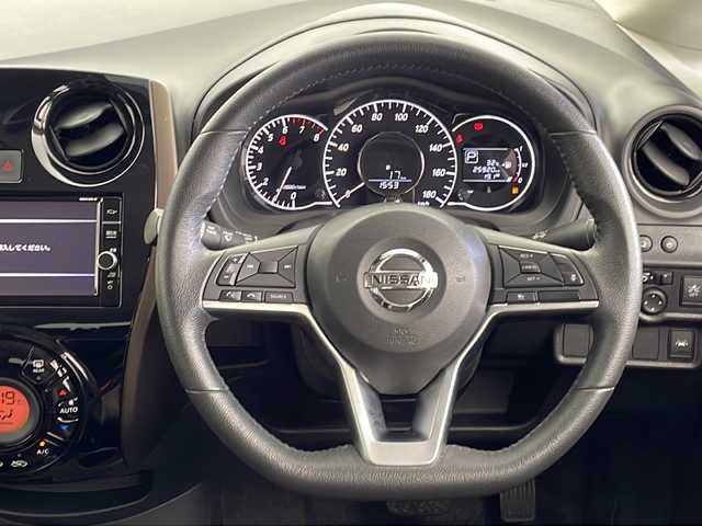 日産 ノート メダリスト X 鹿児島県 2019(平31)年 2.6万km ガーネットレッド 純正ナビ/（CD/DVD/BT/フルセグTV）/レーダークルーズコントロール/エマージェンシーブレーキ/アラウンドビューモニター/デジタルインナーミラー/ハーフレザーシート/アイドリングストップ/オートライト/スマートキー/プッシュスタート/ステアリングスイッチ/ドライブレコーダー/保証書、取説