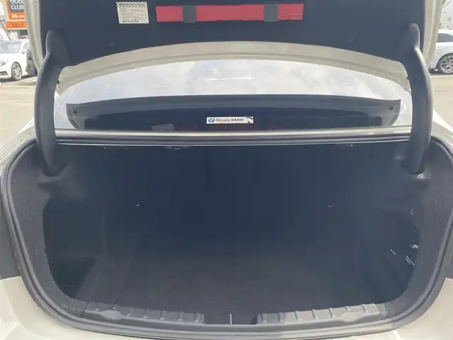 ＢＭＷ ３１８ｉ 福岡県 2017(平29)年 5.8万km アルピンホワイトⅢ ・クルーズコントロール/・純正ナビ/BT/USB/・バックカメラ/・ドライブレコーダー/・ETC/・純正18AW/・保証書/・取扱説明書/・スペアキー