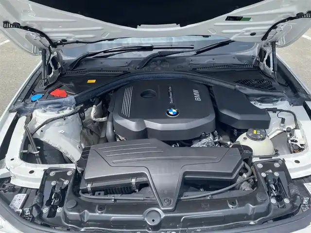 ＢＭＷ ３１８ｉ 福岡県 2017(平29)年 5.8万km アルピンホワイトⅢ ・クルーズコントロール/・純正ナビ/BT/USB/・バックカメラ/・ドライブレコーダー/・ETC/・純正18AW/・保証書/・取扱説明書/・スペアキー