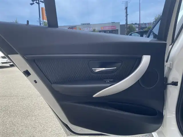 ＢＭＷ ３１８ｉ 福岡県 2017(平29)年 5.8万km アルピンホワイトⅢ ・クルーズコントロール/・純正ナビ/BT/USB/・バックカメラ/・ドライブレコーダー/・ETC/・純正18AW/・保証書/・取扱説明書/・スペアキー