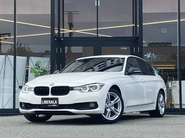 ＢＭＷ ３１８ｉ 福岡県 2017(平29)年 5.8万km アルピンホワイトⅢ ・クルーズコントロール/・純正ナビ/BT/USB/・バックカメラ/・ドライブレコーダー/・ETC/・純正18AW/・保証書/・取扱説明書/・スペアキー