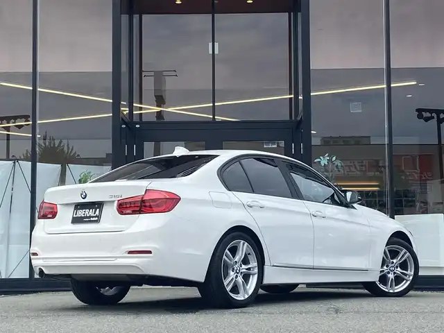 ＢＭＷ ３１８ｉ 福岡県 2017(平29)年 5.8万km アルピンホワイトⅢ ・クルーズコントロール/・純正ナビ/BT/USB/・バックカメラ/・ドライブレコーダー/・ETC/・純正18AW/・保証書/・取扱説明書/・スペアキー