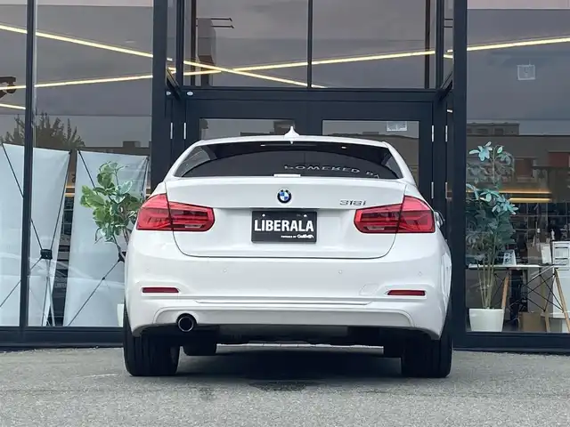 ＢＭＷ ３１８ｉ 福岡県 2017(平29)年 5.8万km アルピンホワイトⅢ ・クルーズコントロール/・純正ナビ/BT/USB/・バックカメラ/・ドライブレコーダー/・ETC/・純正18AW/・保証書/・取扱説明書/・スペアキー