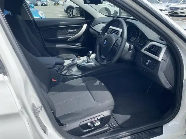 ＢＭＷ ３１８ｉ 福岡県 2017(平29)年 5.8万km アルピンホワイトⅢ ・クルーズコントロール/・純正ナビ/BT/USB/・バックカメラ/・ドライブレコーダー/・ETC/・純正18AW/・保証書/・取扱説明書/・スペアキー