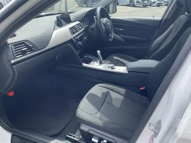 ＢＭＷ ３１８ｉ 福岡県 2017(平29)年 5.8万km アルピンホワイトⅢ ・クルーズコントロール/・純正ナビ/BT/USB/・バックカメラ/・ドライブレコーダー/・ETC/・純正18AW/・保証書/・取扱説明書/・スペアキー