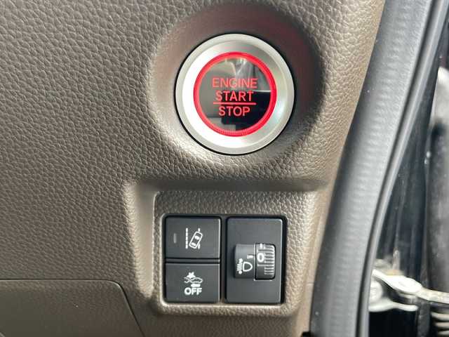 ホンダ Ｎ ＢＯＸ L 山梨県 2021(令3)年 3.7万km クリスタルブラックパール 社外メモリナビ（CN-E330D）/CD/AM/FM/BT/フルセグTV/バックカメラ/アイドリングストップ/クルーズコントロール/プッシュスタート/片側パワースライドドア/ETC/純正LEDヘッドライト/コーナーセンサー/レーンキープアシスト/衝突軽減ブレーキ/片側パワースライドドア