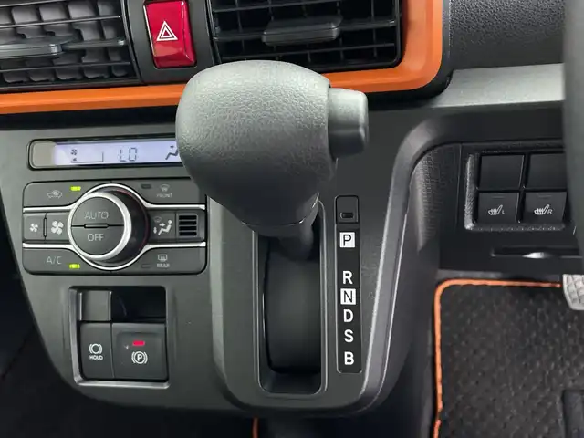 ダイハツ タント ファンクロス 鹿児島県 2022(令4)年 0.4万km コンパーノレッド 純正ディスプレイオーディオ/(BT/AM/FM/Applecarplay/Androidauto/フルセグTV)/スマートアシストIII/・衝突軽減ブレーキ/・先行車発進お知らせ機能/・誤発進抑制機能/・レーンキープアシスト/・オートマチックハイビーム/両側パワースライドドア/バックカメラ/電動パーキングブレーキ/オートホールド/ルーフレール/リアサンシェード/前後コーナーセンサー/純正LEDヘッドライト/純正フロアマット/シートバックテーブル/純正15アルミホイール/アイドリングストップ/パーキングアシスト