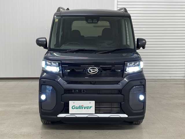 ダイハツ タント ファンクロスターボ 熊本県 2023(令5)年 0.6万km クロムグレーメタリック ディスプレイオーディオ（ＣＤ/ラジオ/ＵＳＢ）/全方位カメラ/両側パワースライドドア/前後コーナーセンサー/衝突軽減システム/横滑り防止装置/Ｄ・Ｎ席シートヒーター/先行車発進お知らせ機能/プッシュスタート/スマートキー×２/オートライト/純正フロアマット/ドアバイザー/純正15インチＡＷ