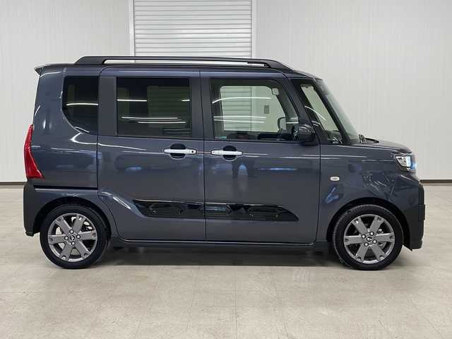 ダイハツ タント ファンクロスターボ 熊本県 2023(令5)年 0.6万km クロムグレーメタリック ディスプレイオーディオ（ＣＤ/ラジオ/ＵＳＢ）/全方位カメラ/両側パワースライドドア/前後コーナーセンサー/衝突軽減システム/横滑り防止装置/Ｄ・Ｎ席シートヒーター/先行車発進お知らせ機能/プッシュスタート/スマートキー×２/オートライト/純正フロアマット/ドアバイザー/純正15インチＡＷ