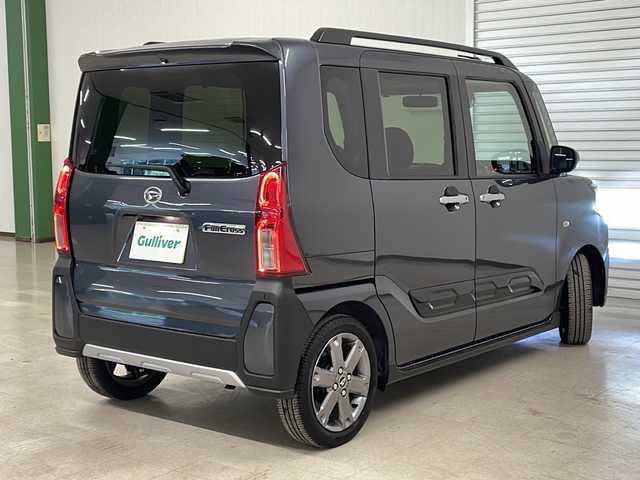 ダイハツ タント ファンクロスターボ 熊本県 2023(令5)年 0.6万km クロムグレーメタリック ディスプレイオーディオ（ＣＤ/ラジオ/ＵＳＢ）/全方位カメラ/両側パワースライドドア/前後コーナーセンサー/衝突軽減システム/横滑り防止装置/Ｄ・Ｎ席シートヒーター/先行車発進お知らせ機能/プッシュスタート/スマートキー×２/オートライト/純正フロアマット/ドアバイザー/純正15インチＡＷ