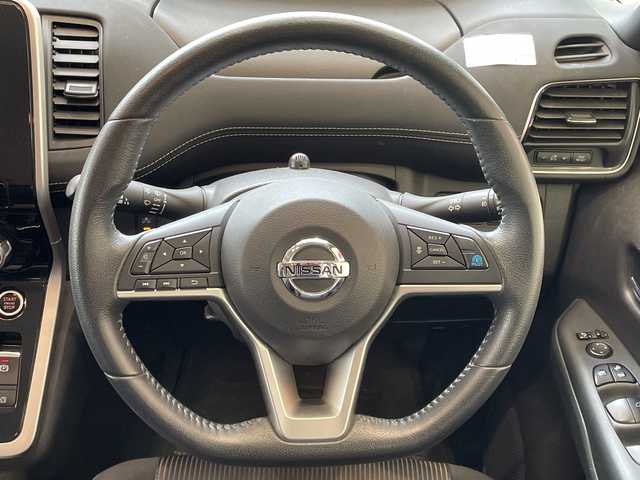 日産 セレナ ハイウェイスター Vセレクション 埼玉県 2018(平30)年 3.4万km ダイヤモンドブラック プロパイロット/純正SDナビ/ CD/DVD/BT/フルセグ/全周囲カメラ/レーダークルーズコントロール/コーナーセンサー/ハロゲンオートライト/純正16インチアルミホイール