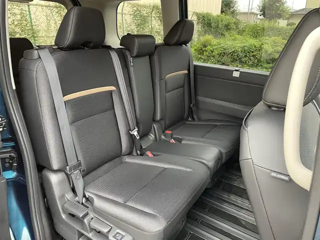 日産 セレナ e－パワー ハイウェイスター V 東京都 2024(令6)年 0.2万km ミディアムブルーメタリック 純正１２．３型ナビ　/社外後席モニター　/全周囲カメラ　/両側電動ドア　/プロパイロット　/デジタルインナーミラー　/シートヒーター　/ドラレコ　/ビルトイン２．０ＥＴＣ　/ＢＳＭ　/フルセグＴＶ　/Ｂｌｕｅｔｏｏｔｈ