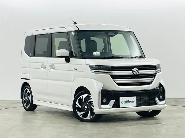 スズキ スペーシア カスタム HYBRID XS ターボ 福島県 2023(令5)年 0.1千km ピュアホワイトP スズキセーフティサポート/・衝突被害軽減ブレーキ/・誤発進抑制機能/・低速時ブレーキサポート/・先行車発進お知らせ機能/・標識認識機能/・車線逸脱警報装置/・電子パーキング/・オートブレーキホールド/アダプティブクルーズコントロール/純正ナビゲーション/・型番：NVF-0239zs03/・AppleCarPlay/AndroidAuto/・フルセグTV/BT/FM/AM/CD/DVD/・バックカメラ/・アラウンドビューモニター/革巻きステアリング/・ステアリングスイッチ/・パドルシフト/・ステアリングヒーター/ハーフレザーシート/・シートヒーター/・ベンチシート/USB充電ポート/プッシュスタート/・スマートキー/電動格納ミラー/・ウィンカーミラー/・オートミラー/LEDヘッドライト/・オートライト/・フォグランプ/純正フロアマット/純正15インチAW