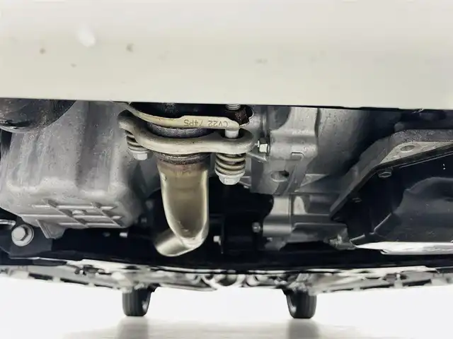 スズキ スペーシア カスタム HYBRID XS ターボ 福島県 2023(令5)年 0.1千km ピュアホワイトP スズキセーフティサポート/・衝突被害軽減ブレーキ/・誤発進抑制機能/・低速時ブレーキサポート/・先行車発進お知らせ機能/・標識認識機能/・車線逸脱警報装置/・電子パーキング/・オートブレーキホールド/アダプティブクルーズコントロール/純正ナビゲーション/・型番：NVF-0239zs03/・AppleCarPlay/AndroidAuto/・フルセグTV/BT/FM/AM/CD/DVD/・バックカメラ/・アラウンドビューモニター/革巻きステアリング/・ステアリングスイッチ/・パドルシフト/・ステアリングヒーター/ハーフレザーシート/・シートヒーター/・ベンチシート/USB充電ポート/プッシュスタート/・スマートキー/電動格納ミラー/・ウィンカーミラー/・オートミラー/LEDヘッドライト/・オートライト/・フォグランプ/純正フロアマット/純正15インチAW